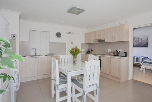 Luxury Beachfront In Big Bay- 2 Bedroom * Bloubergstrand